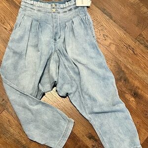 𝅺WE THE FREE Free People Shaker & Mover jeans. Size 4